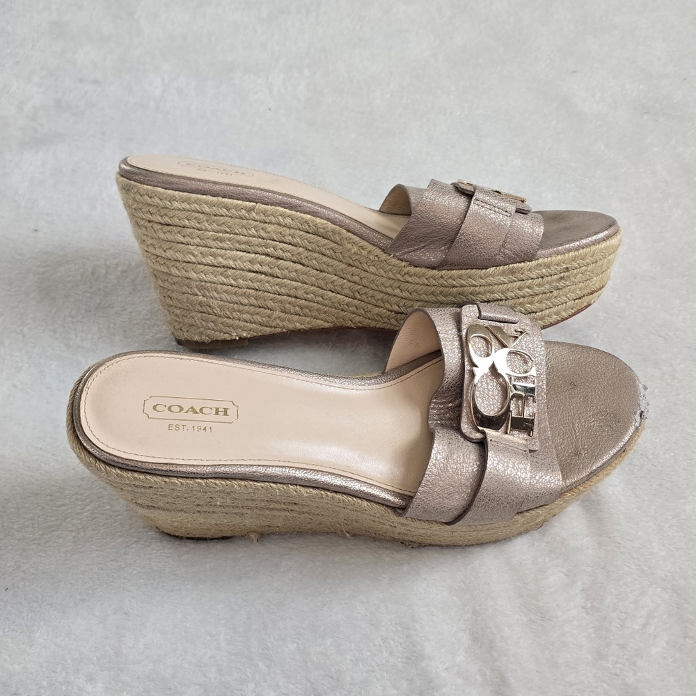 Women's Coach Wedge Heel Shoes Beige Leather Platform Slides Size 10 Gold Logo - Picture 3 of 7